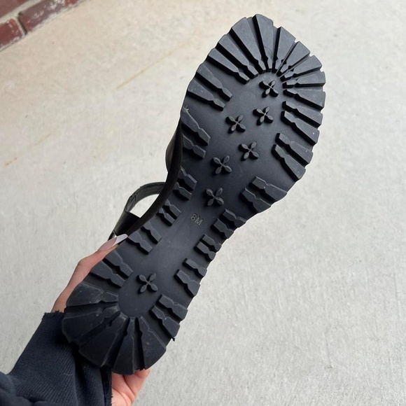 delias chunky platform buckle sandals 🧚🏼♀️ - Picture 5 of 9